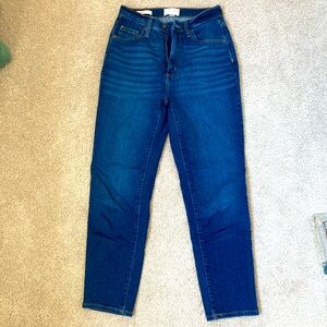 Universal thread high rise slim straight jeans